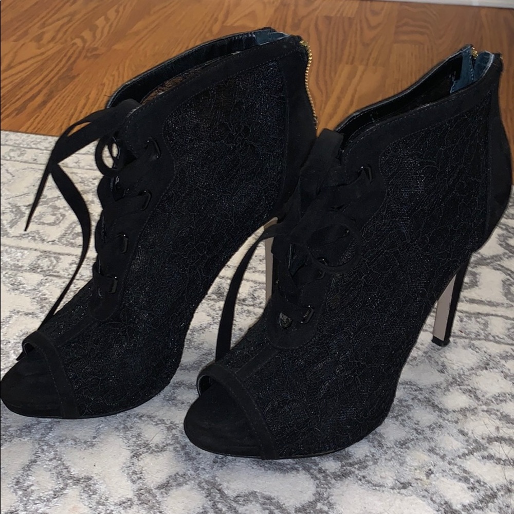 Lace like booties